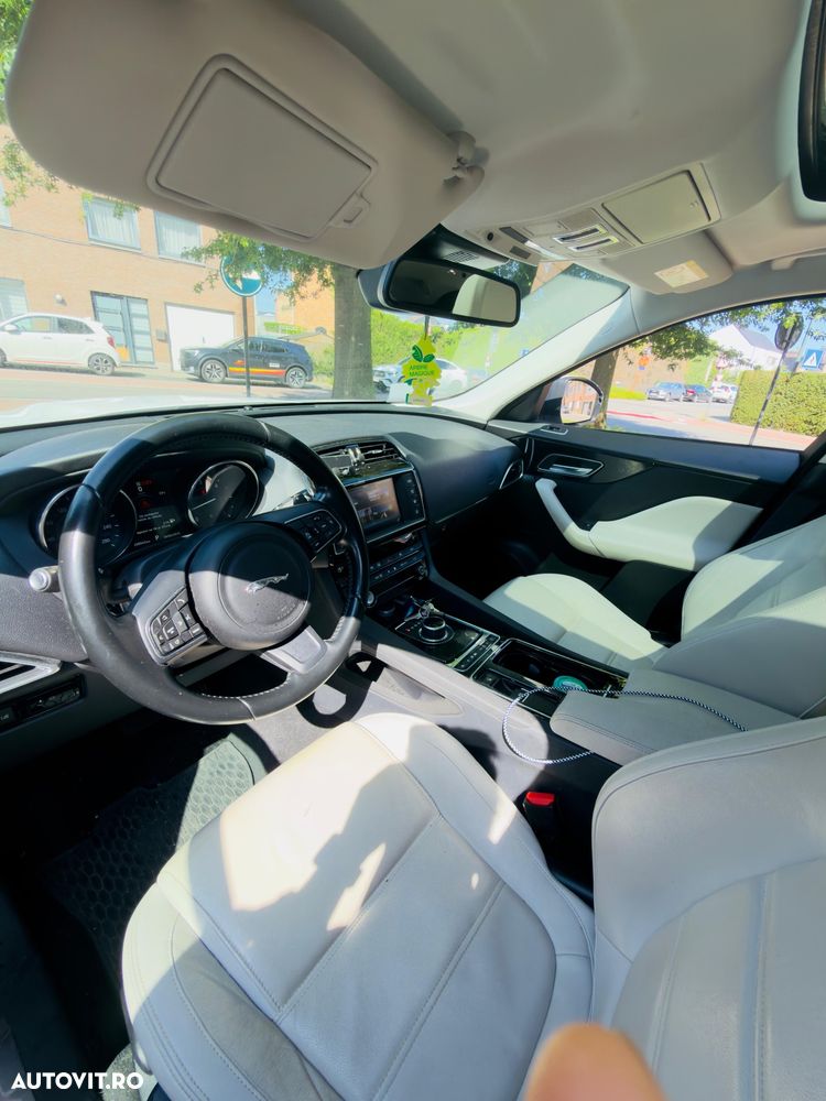 Jaguar F-Pace 20d AWD Pure - 7