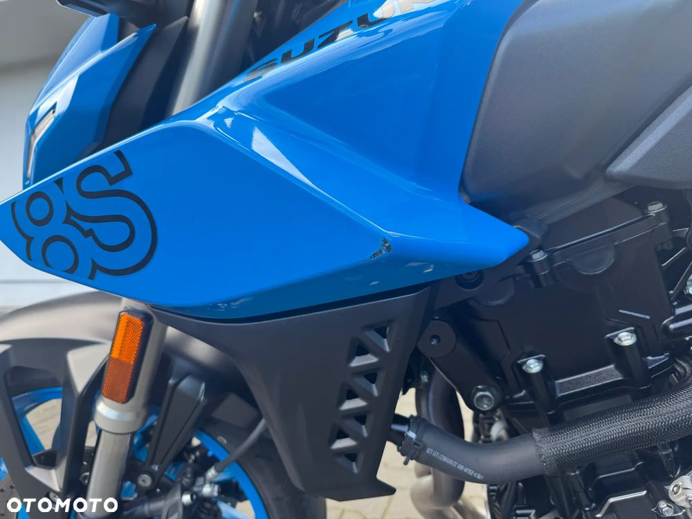 Suzuki GSX - 27