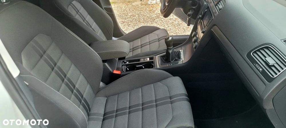 Volkswagen Golf - 32