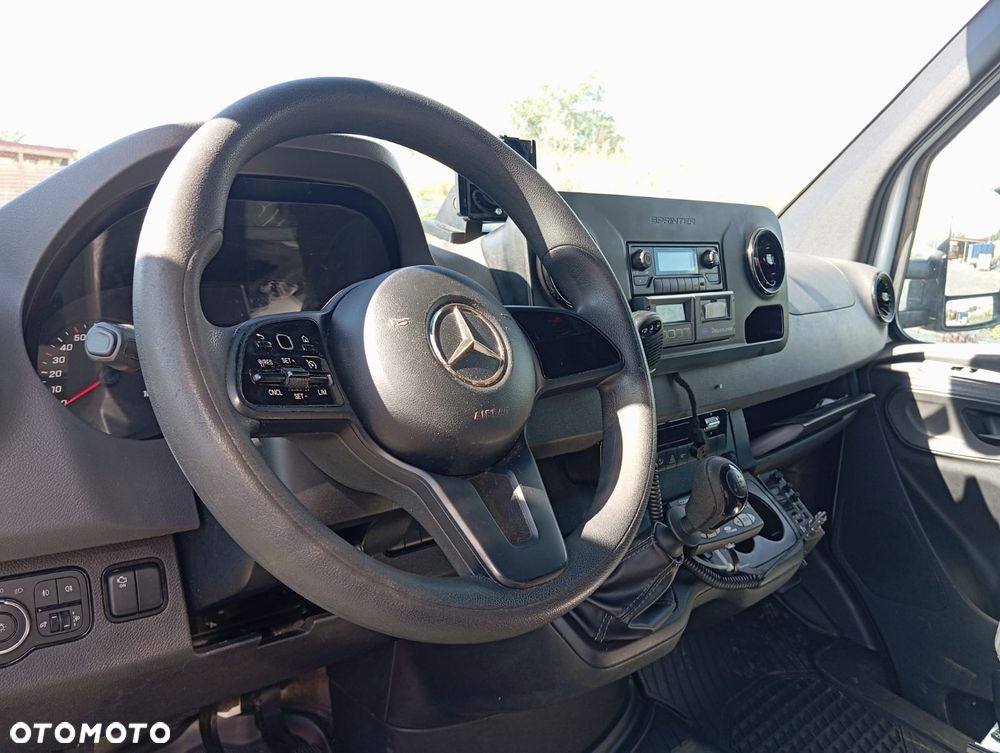 Mercedes-Benz Sprinter - 16