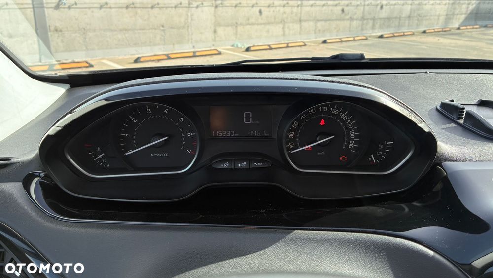 Peugeot 208 1.2 PureTech Allure - 10