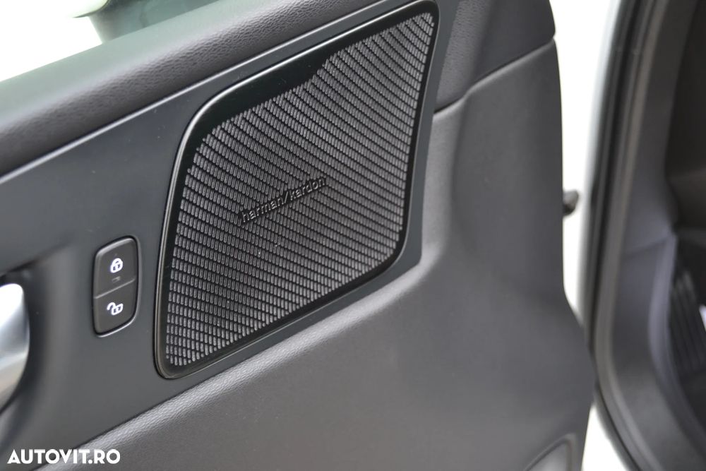 Volvo XC 60 B4 D AWD Geartronic Momentum Pro - 8