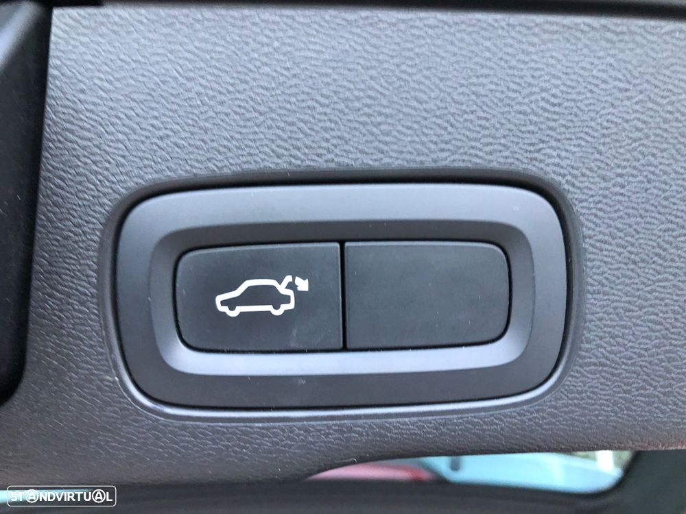 Volvo XC 60 2.0 T8 PHEV Momentum Plus AWD - 17