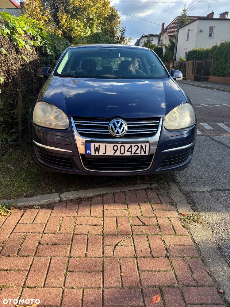 Volkswagen Jetta - 1