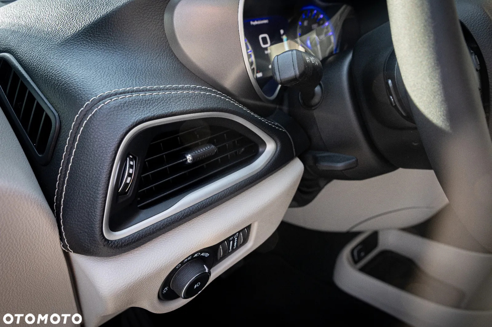 Chrysler Pacifica - 24