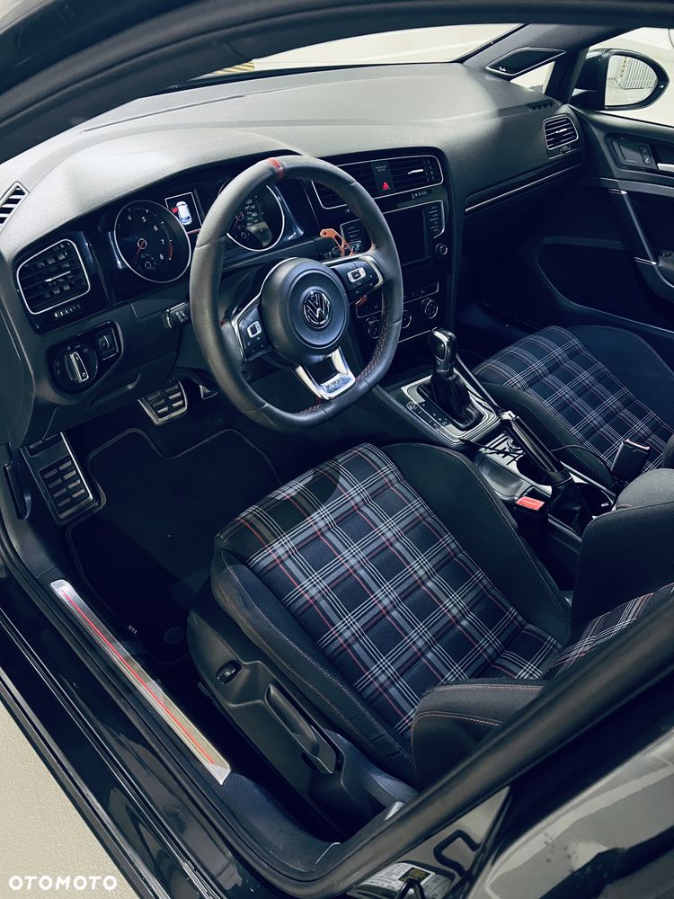 Volkswagen Golf VIII 2.0 TSI GTI DSG - 11