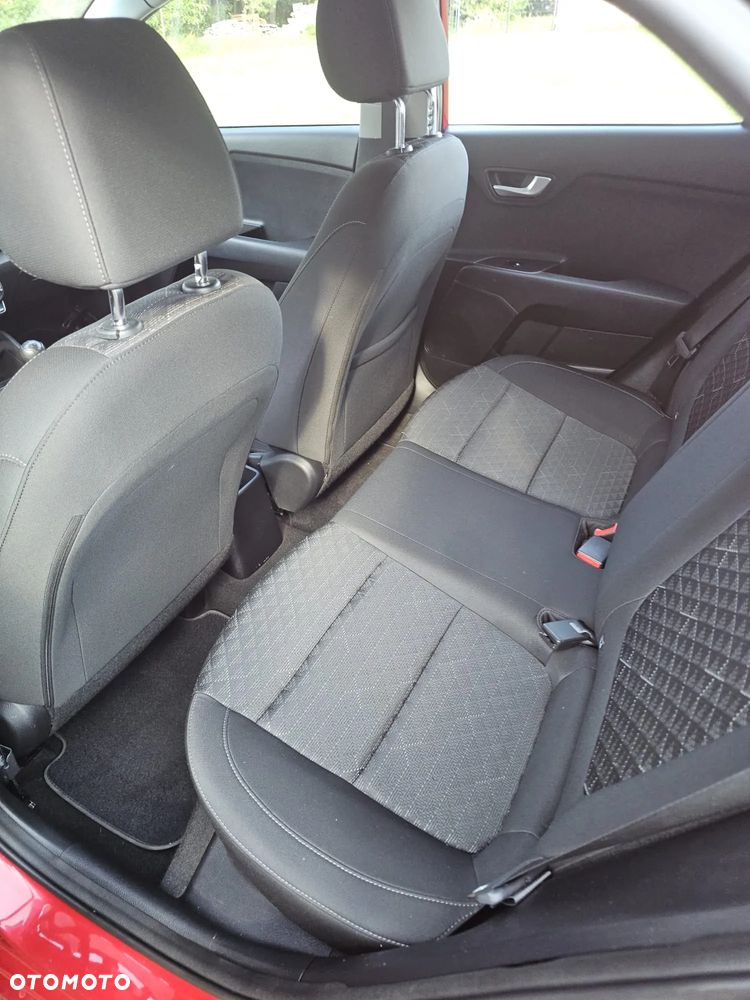 Kia Rio 1.2 L - 8