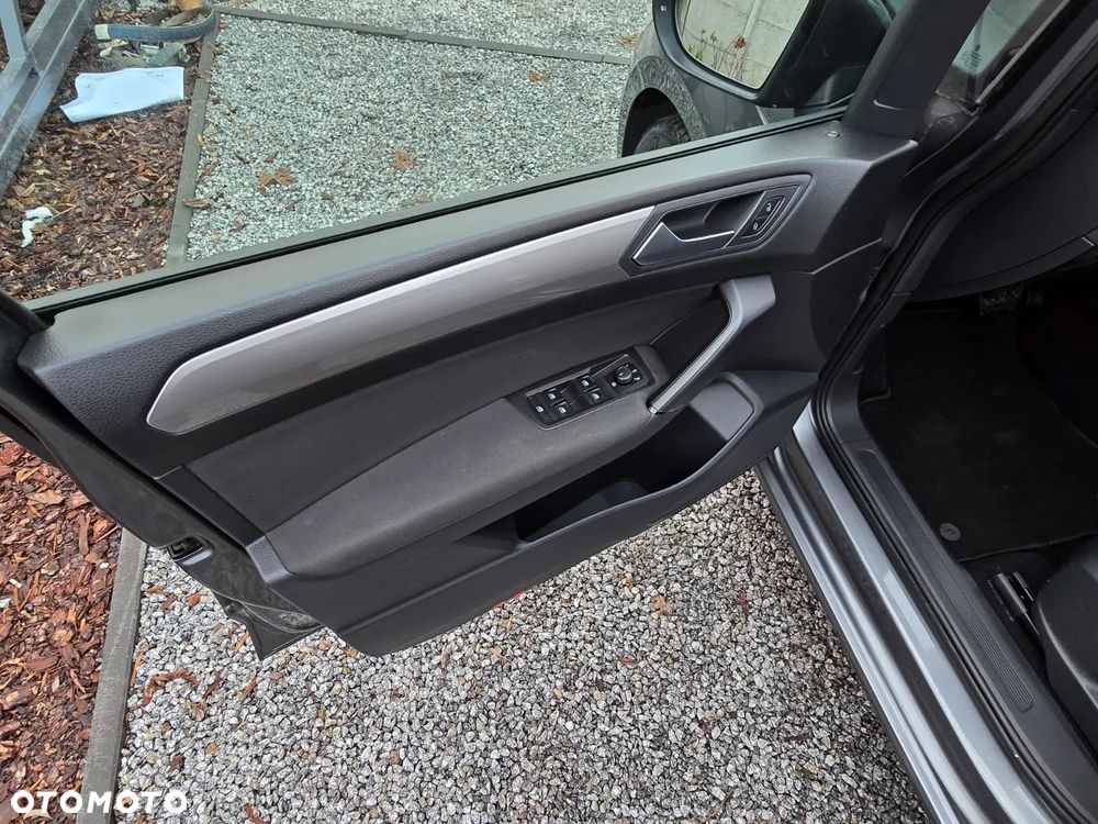Volkswagen Touran - 22