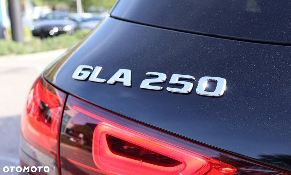 Mercedes-Benz GLA - 22