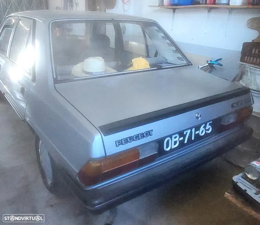 Peugeot 305 - 8