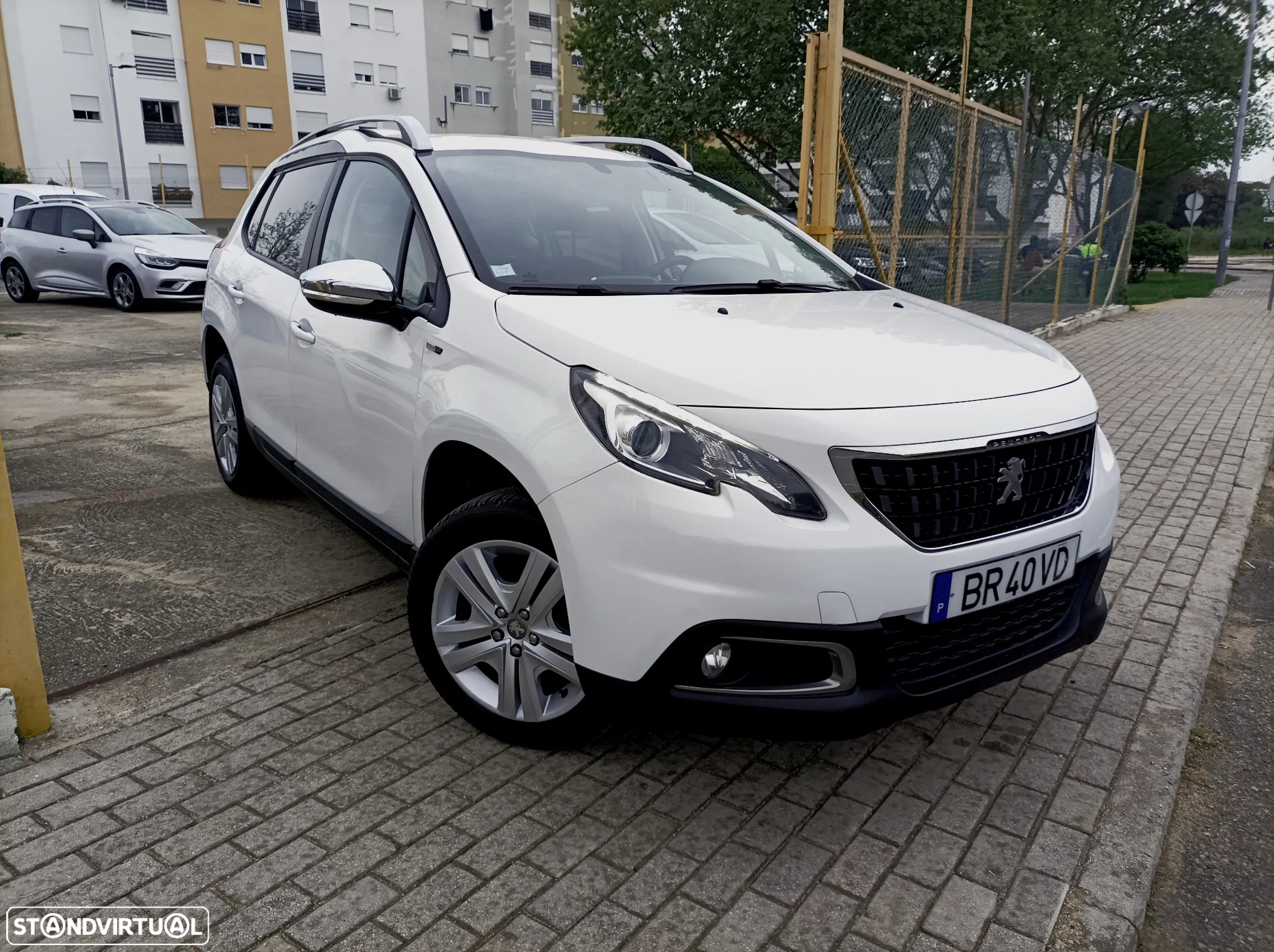 Peugeot 2008 1.2 PureTech Style - 4