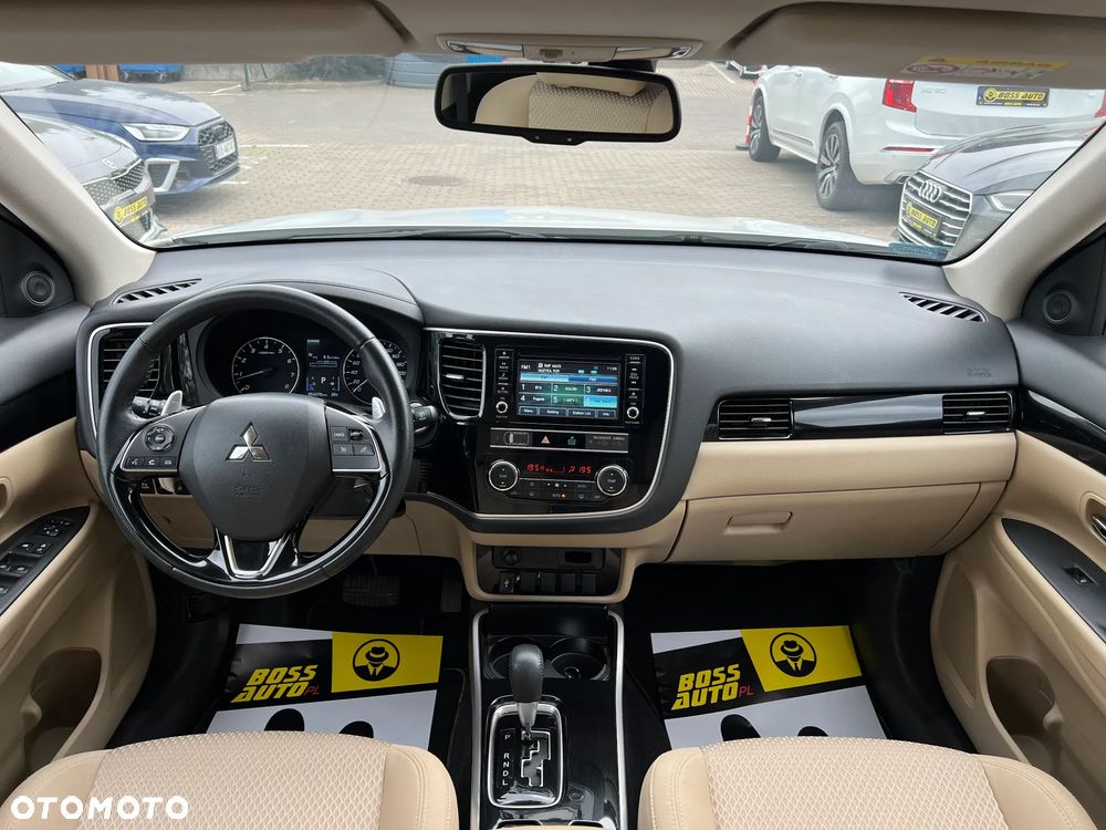 Mitsubishi Outlander - 15