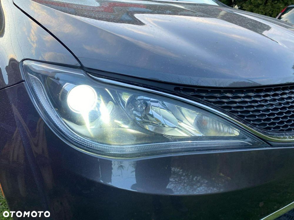 Chrysler Pacifica - 21