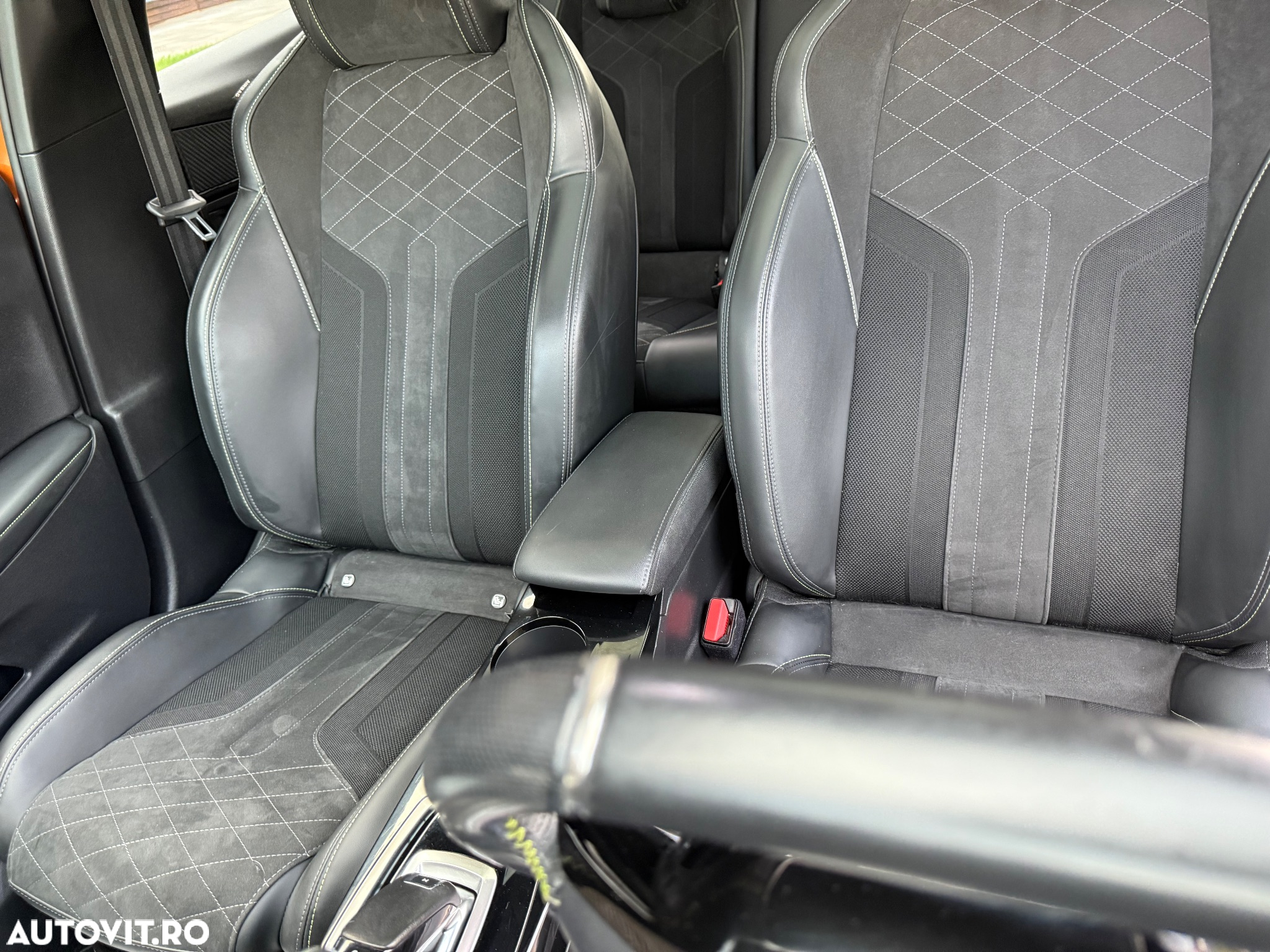 Peugeot 2008 BlueHDi 130 EAT8 Allure Pack - 32