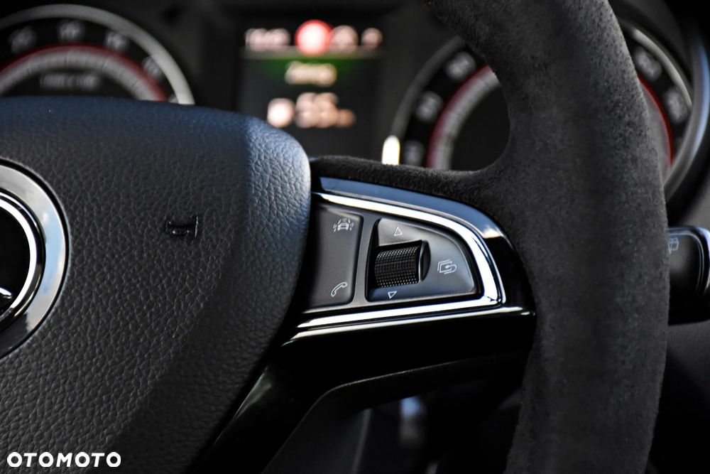 Skoda Octavia 2.0 TDI DSG RS - 31