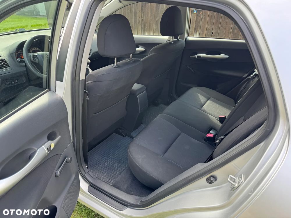 Toyota Auris 1.4 D-4D Terra - 10