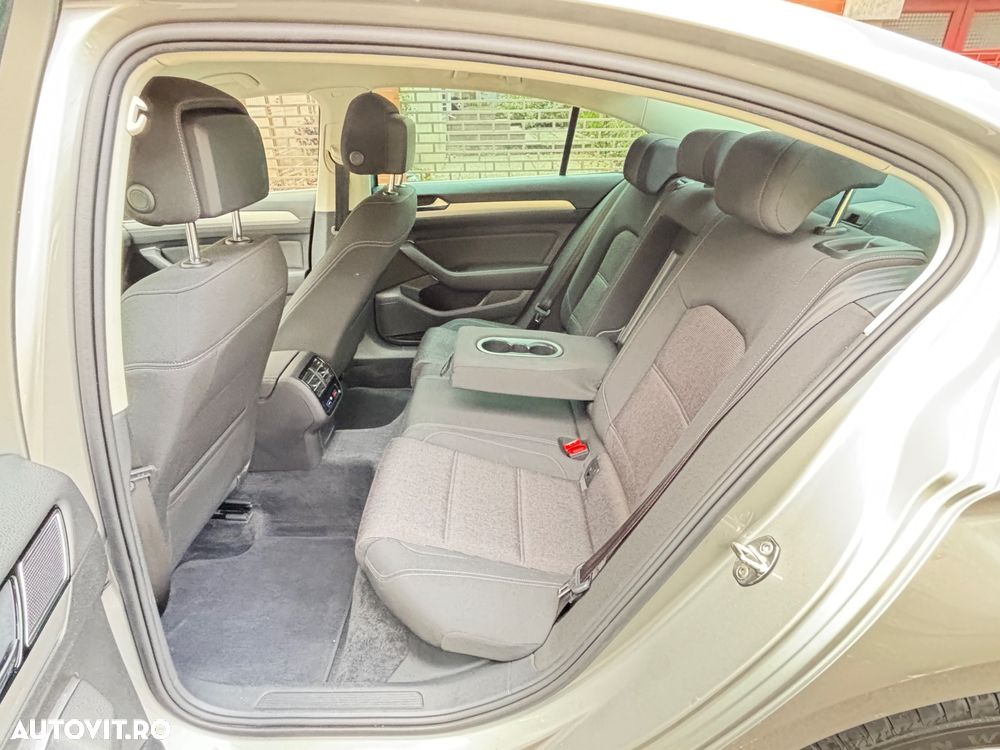 Volkswagen Passat 2.0 TDI DSG Highline - 11