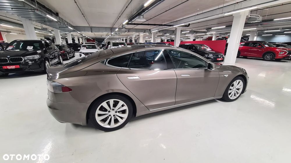 Tesla Model S - 14
