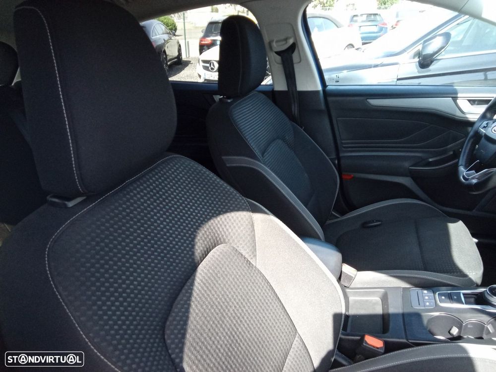 Ford Focus 1.5 TDCi ECOBlue Connected Aut. — fotografia 13