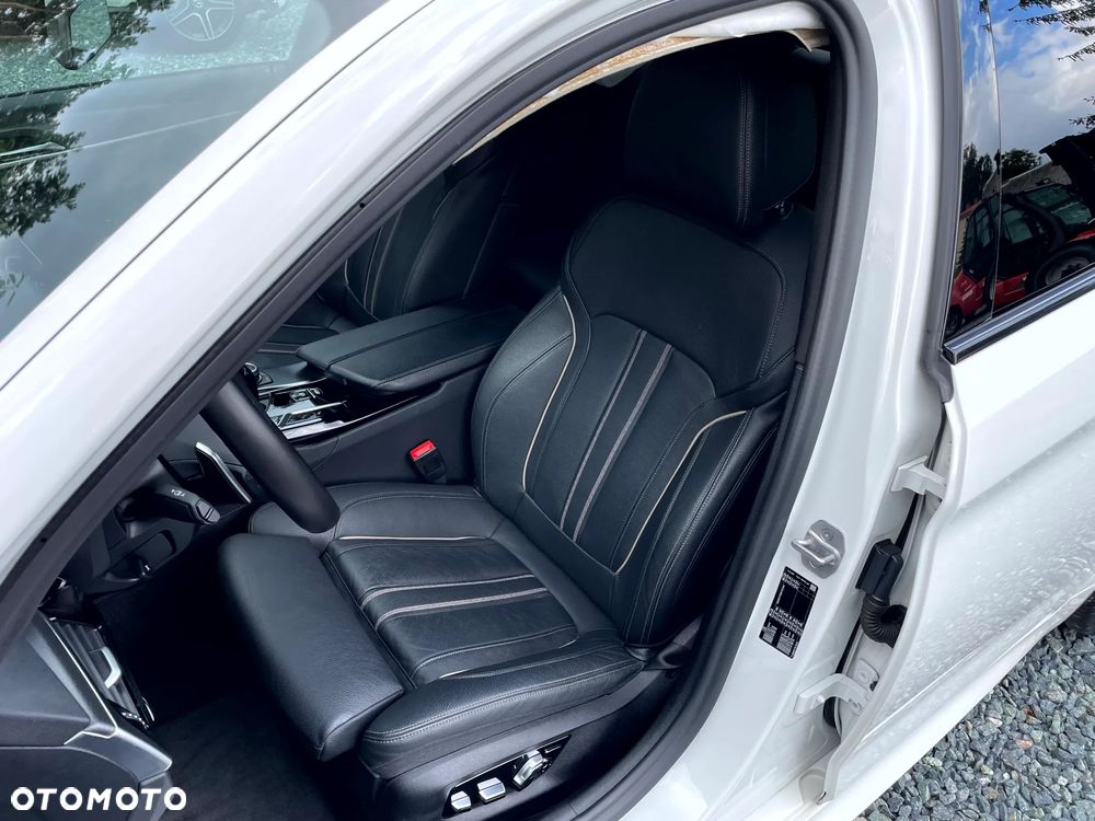 BMW Seria 5 520i M Sport Edition - 14