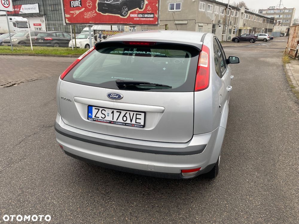 Ford Focus 1.6 Ti-VCT Titanium - 24