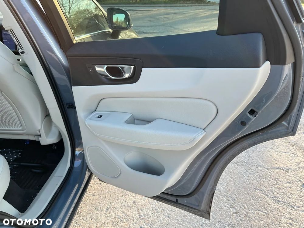 Volvo XC 60 B5 B Geartronic Momentum Pro - 29