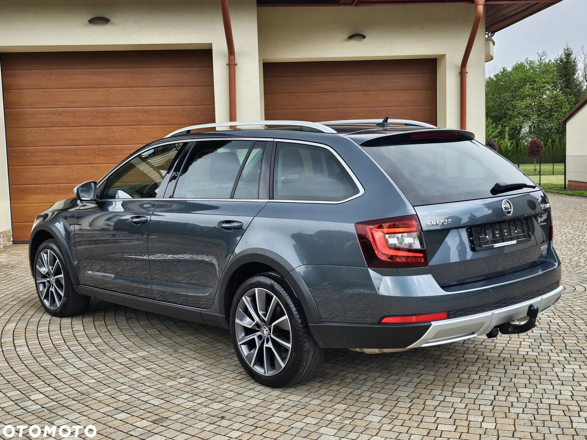 Skoda Octavia Combi 2.0 TDI 4x4 DSG Scout - 24