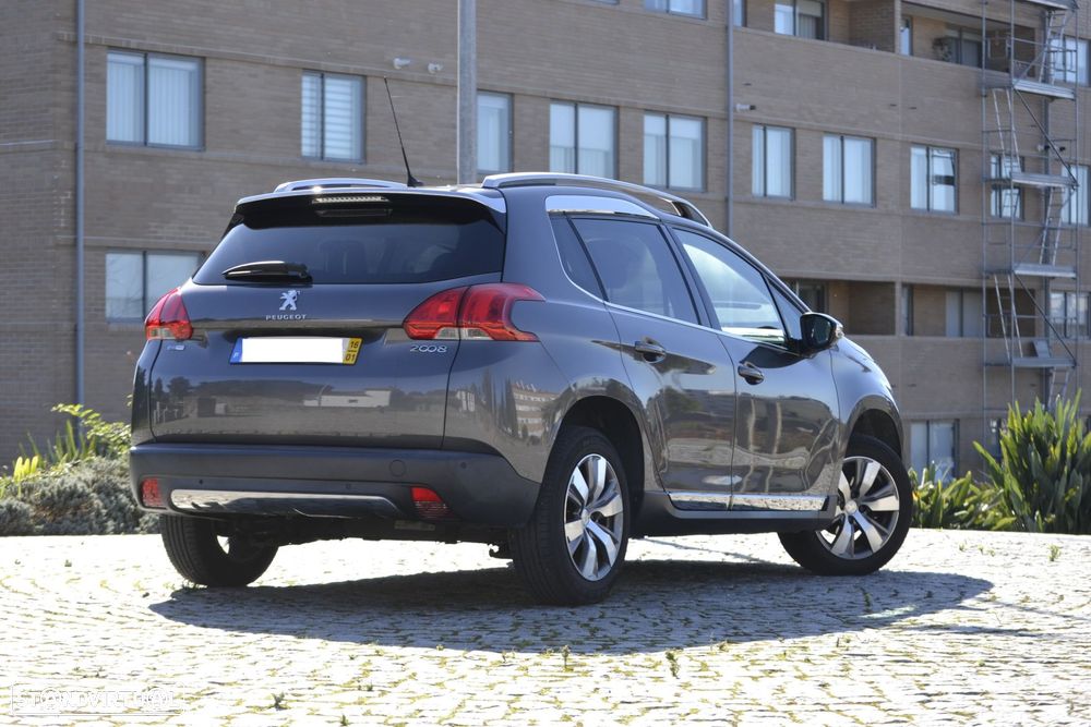 Peugeot 2008 1.2 PureTech Allure - 3