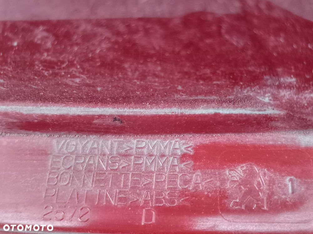 LAMPA TYLNA PRAWA PEUGEOT 307 FL 9655767480 HATCHBACK - 2