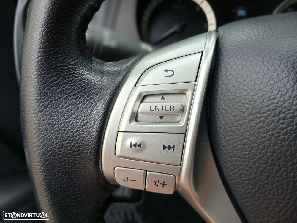 Nissan Navara 2.3 dCi CD 4WD N-Guard AT - 10