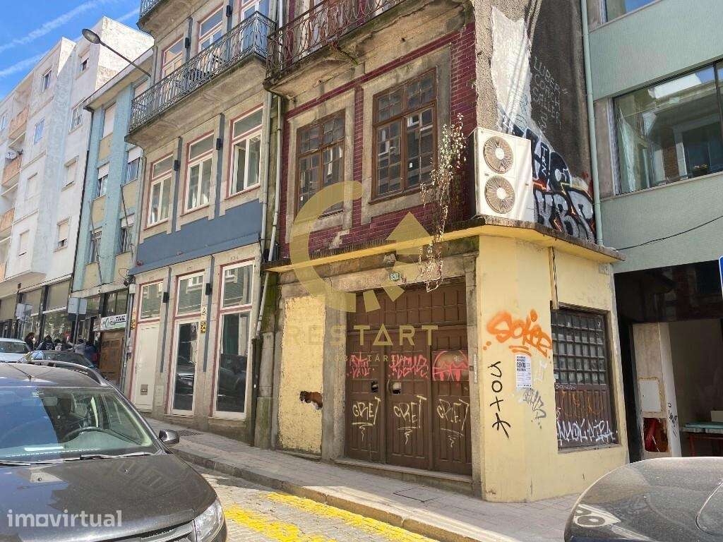 Prédio na Rua do Bonjardim, para reabilitar, com PROJETO APROVADO. - Grande imagem: 3/34