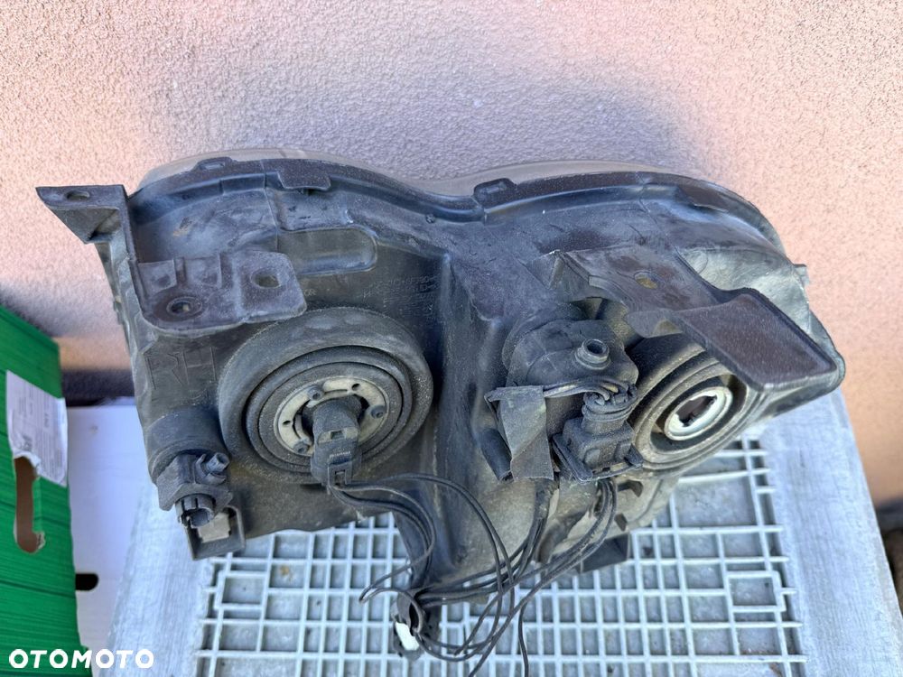 Lampa przednia JEEP GRAND CHEROKEE WK PRAWA EUROPA ORYGINALNA VALEO - 2