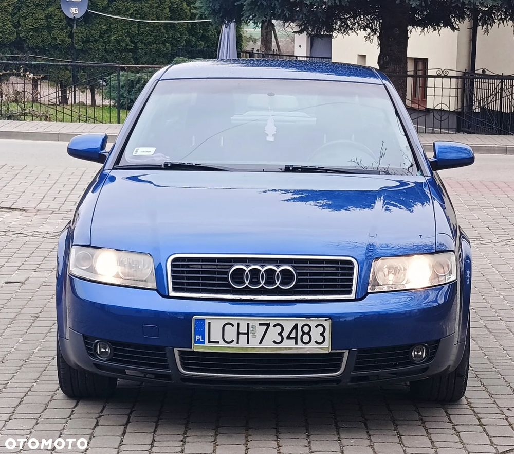 Audi A4 Limousine - 1