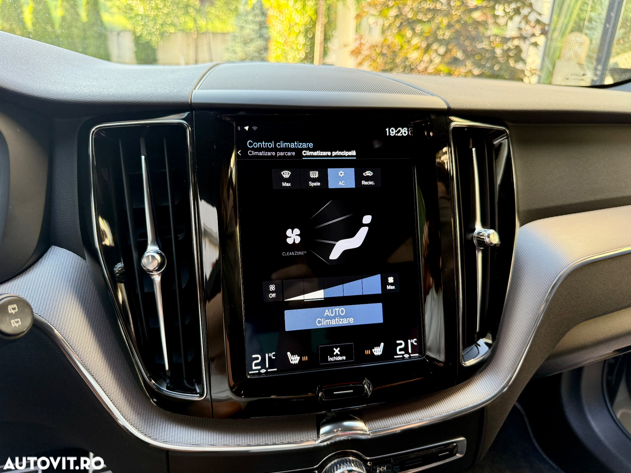 Volvo XC 60 Recharge T8 Twin Engine eAWD R-Design - 37
