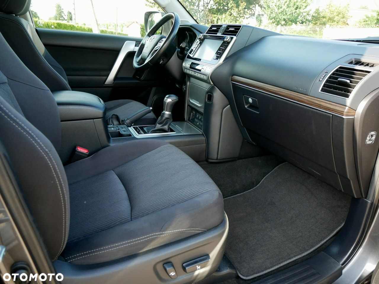 Toyota Land Cruiser - 24
