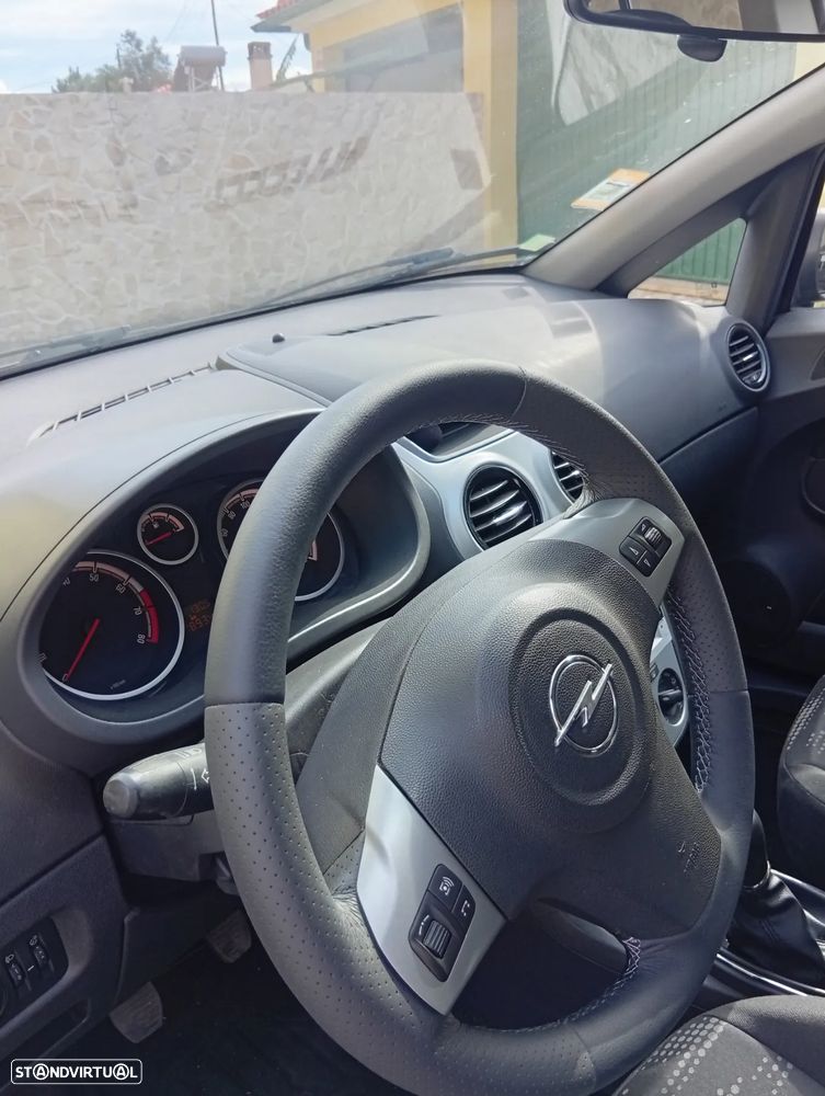 Opel Corsa 1.2 Enjoy FlexFuel - 4