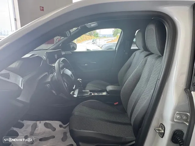 Peugeot 2008 1.2 PureTech Allure - 9
