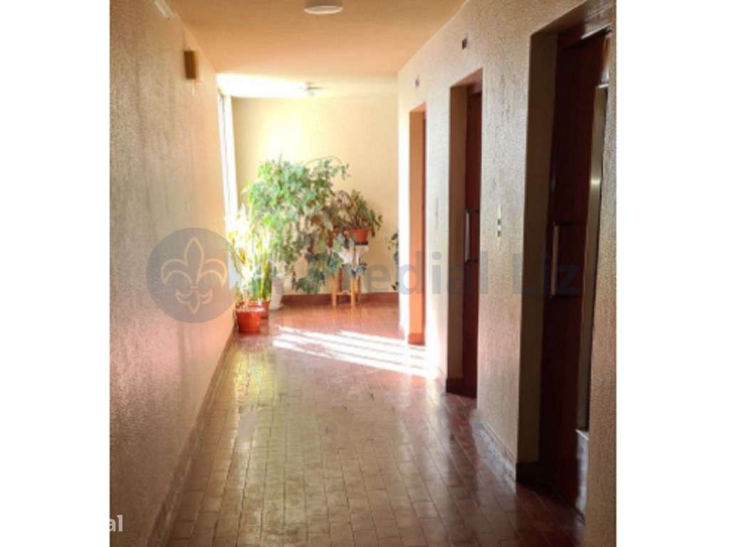 Apartamento T3 em Santo António dos Cavaleiros - Grande imagem: 2/8