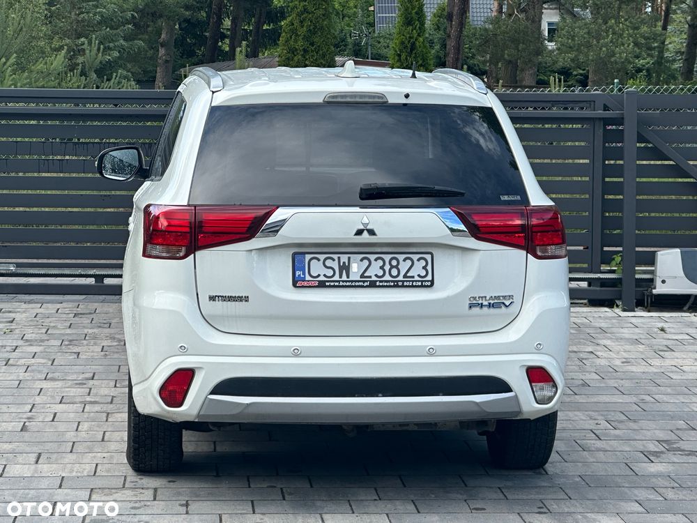 Mitsubishi Outlander 2.0 4WD Plus - 22