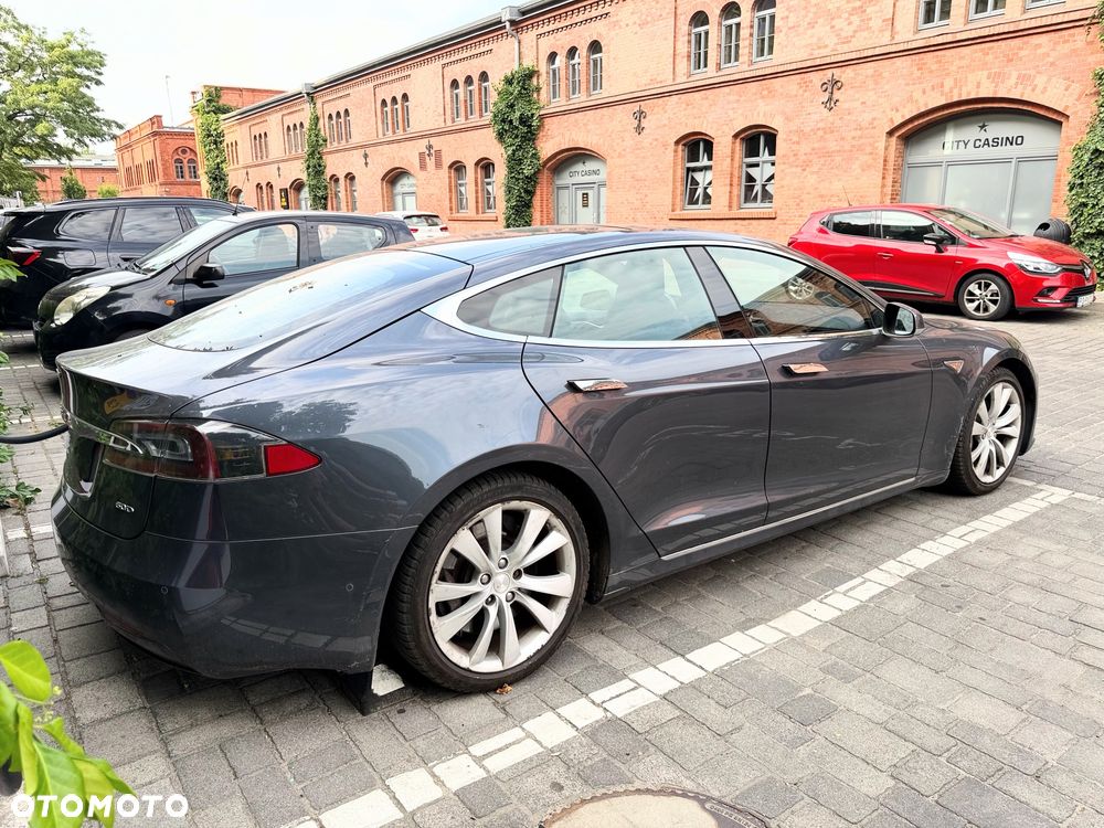 Tesla Model S 60 D - 4