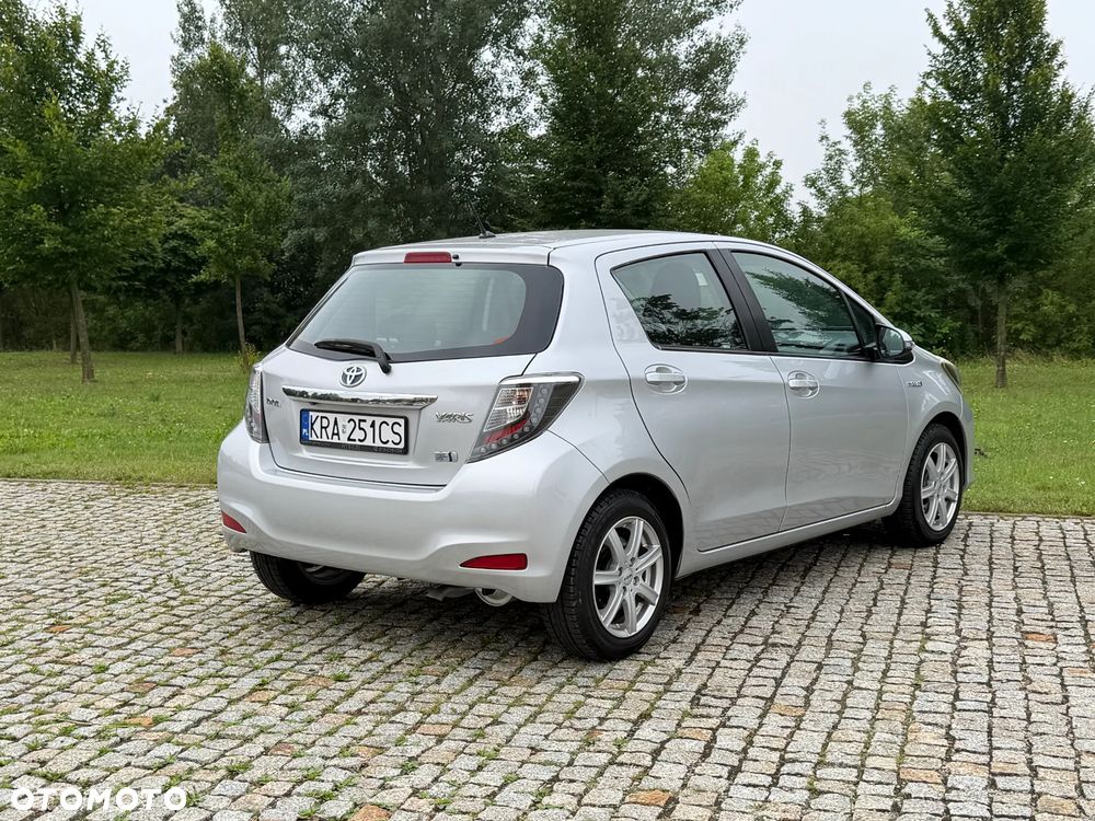 Toyota Yaris Hybrid 100 Premium - 17