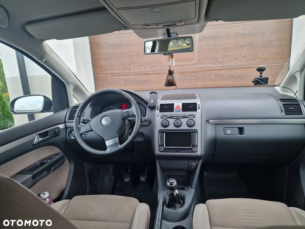 Volkswagen Touran 2.0 TDI Highline - 4