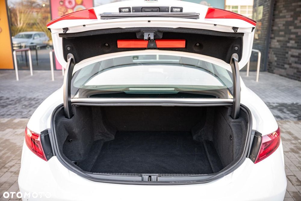 Alfa Romeo Giulia 2.2 - 15