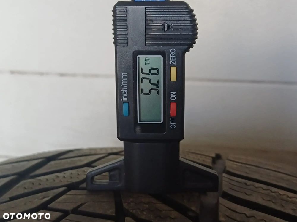 NR 578 Opony Zimowe Komplet 235/45/20 Bieżnik 2x ok 7,86 , 2x ok 5,26 - 3