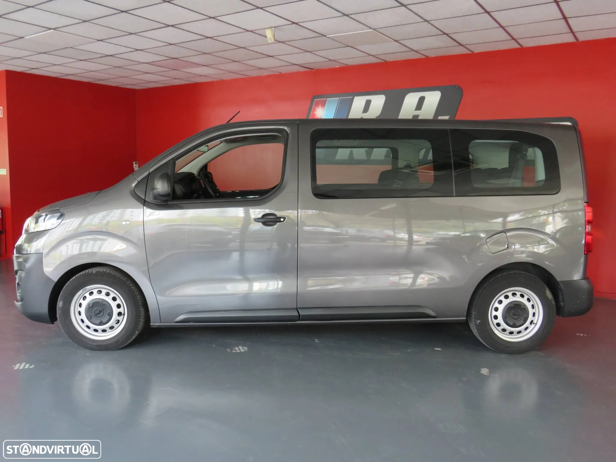 Opel Vivaro 1.5 CDTi L2H1 Essentia Inc - 11