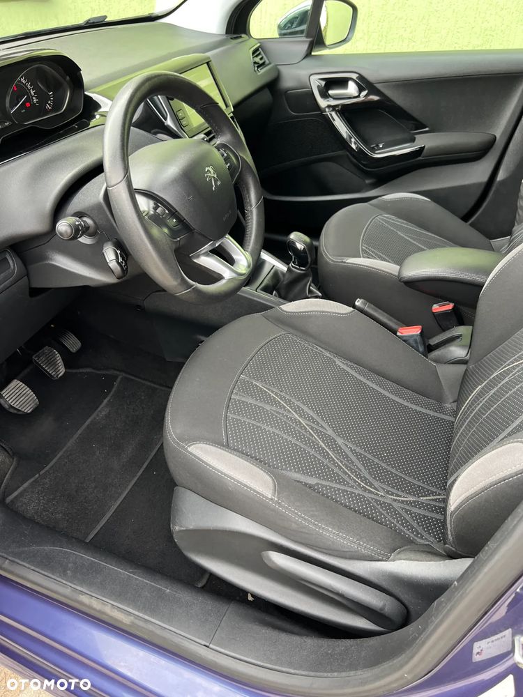 Peugeot 208 - 10