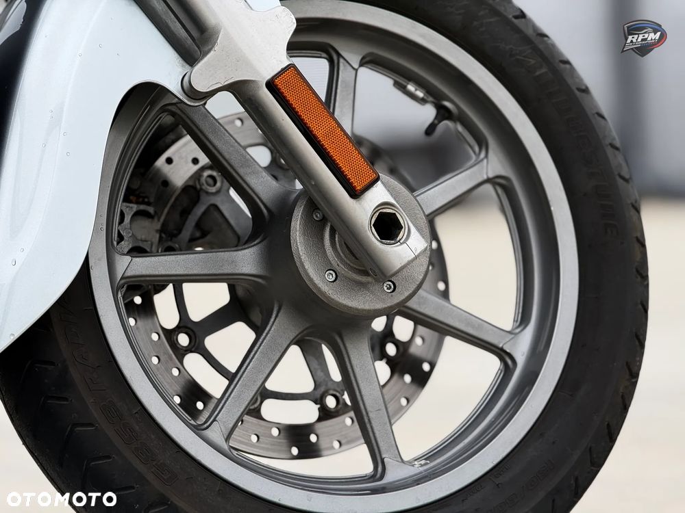 Suzuki Boulevard - 37