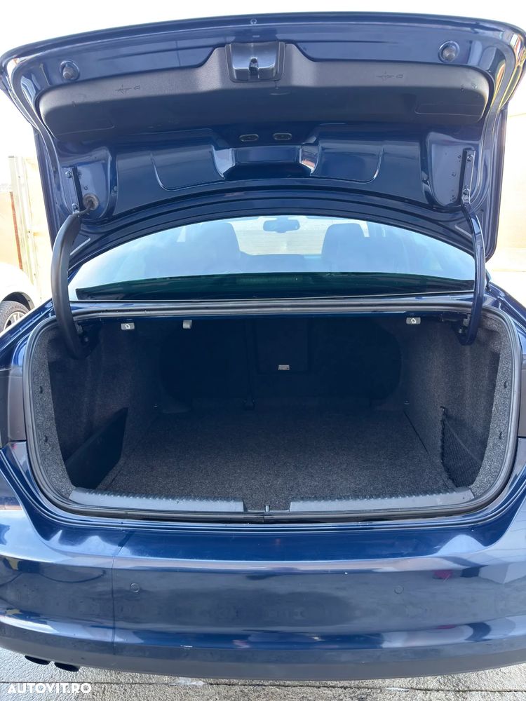 Volkswagen Jetta 2.0 TDI DSG Highline - 14