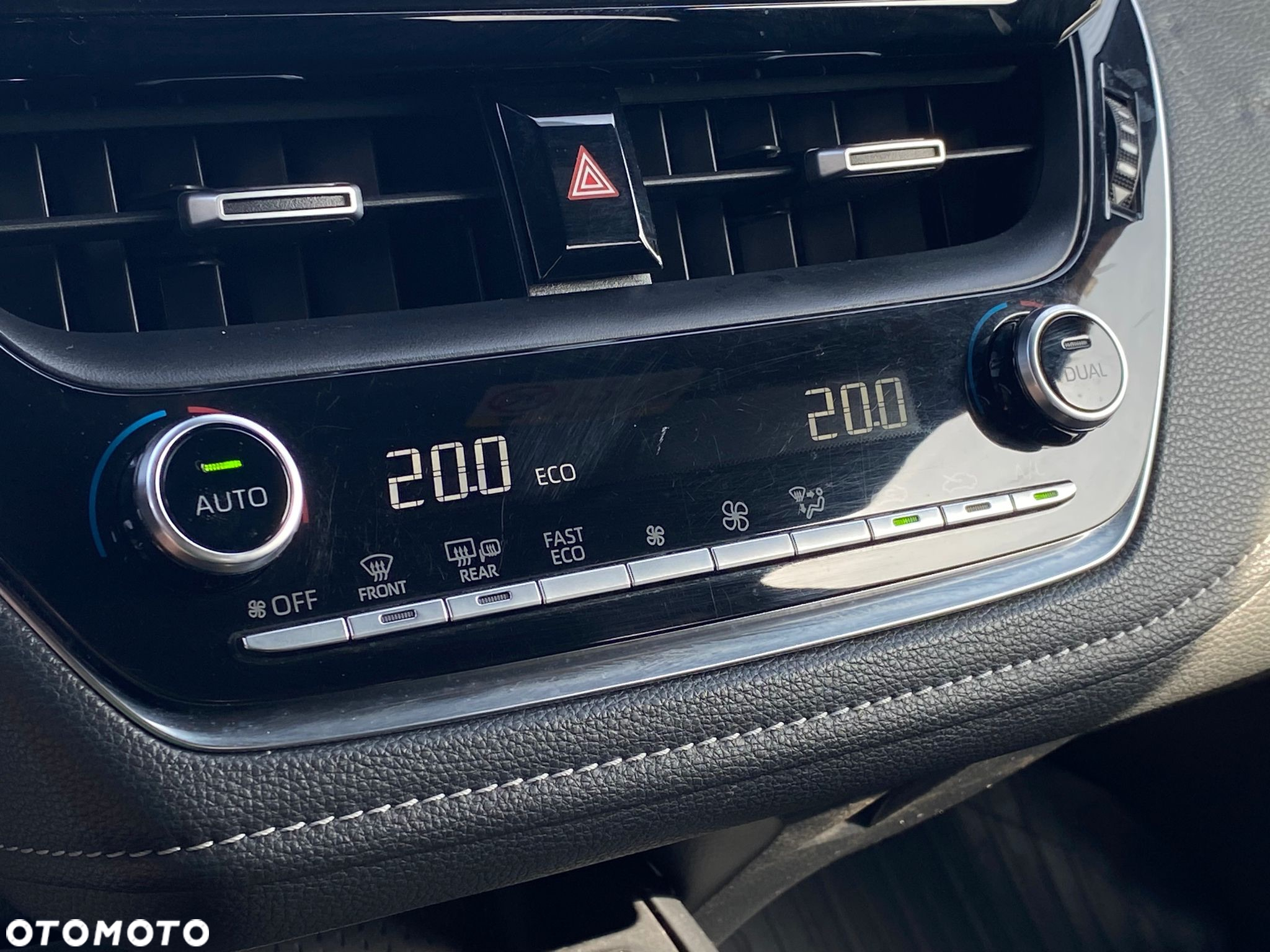 Toyota Corolla 2.0 Hybrid Comfort - 23