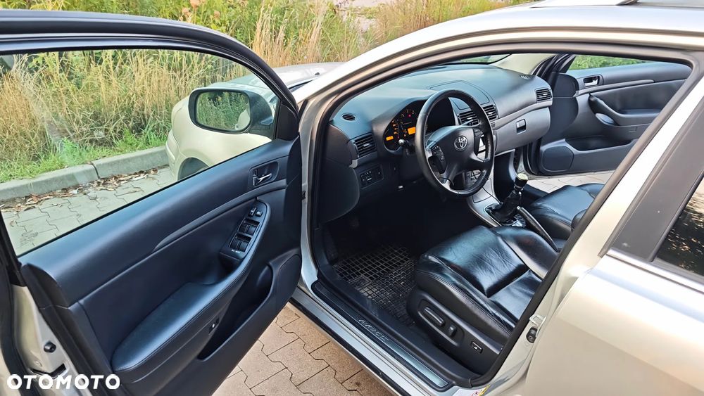 Toyota Avensis - 6